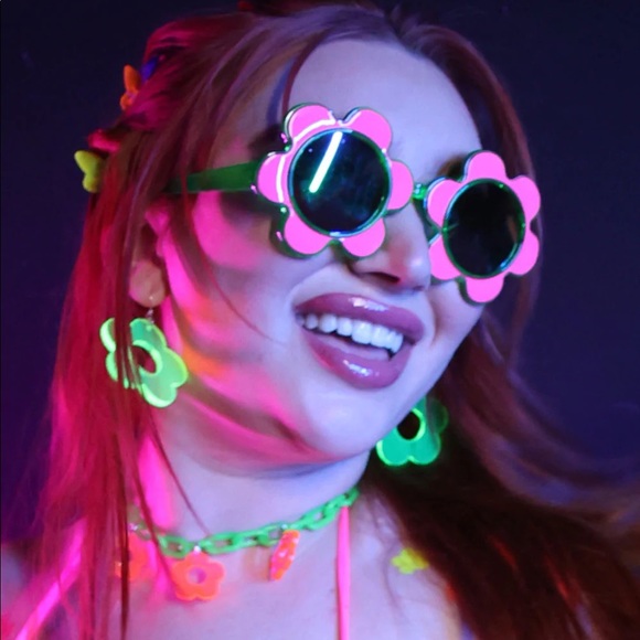 Dreamgirl Green Floral Sunglasses - Picture 1 of 5